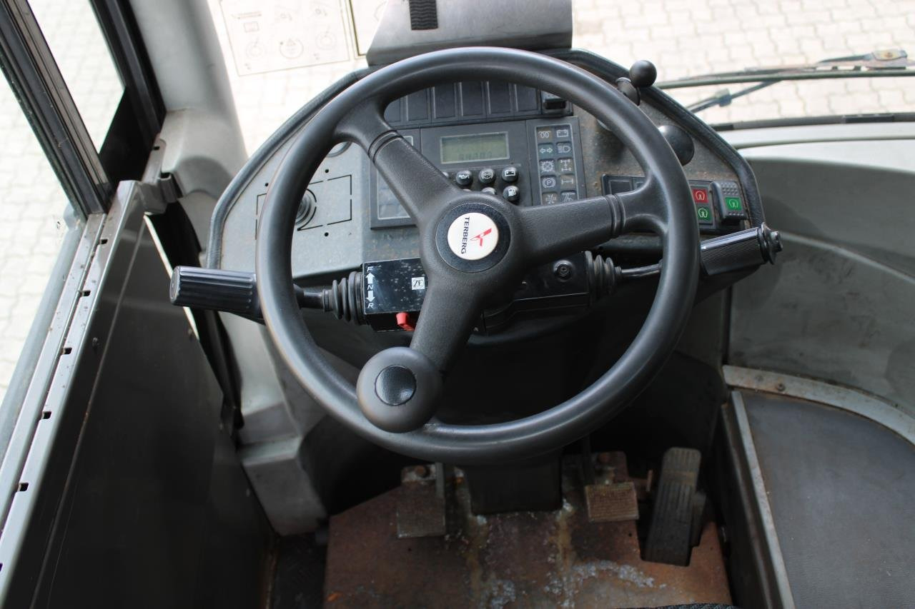 Terberg RT222 - Terminálový traktor: obrázek 4 Terberg RT222 - Terminálový traktor: obrázek 4