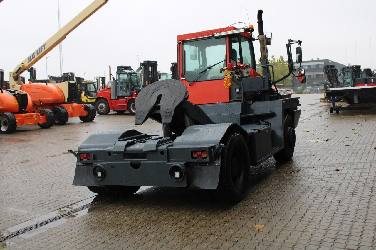 Terberg RT222 - Terminálový traktor: obrázek 3 Terberg RT222 - Terminálový traktor: obrázek 3