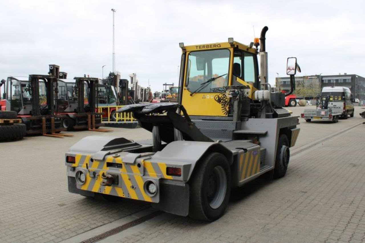 Terberg RT222 - Terminálový traktor: obrázek 3 Terberg RT222 - Terminálový traktor: obrázek 3
