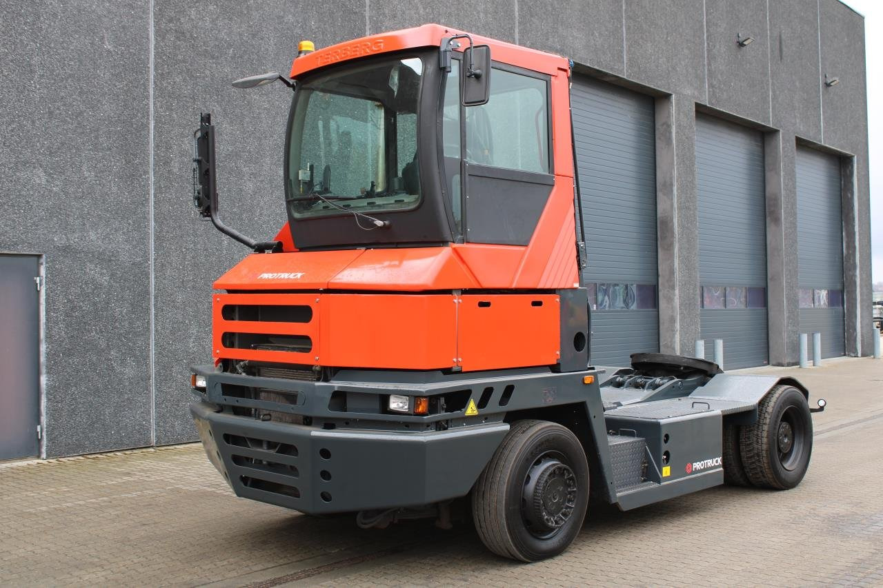 Terberg RT222 - Terminálový traktor: obrázek 2 Terberg RT222 - Terminálový traktor: obrázek 2