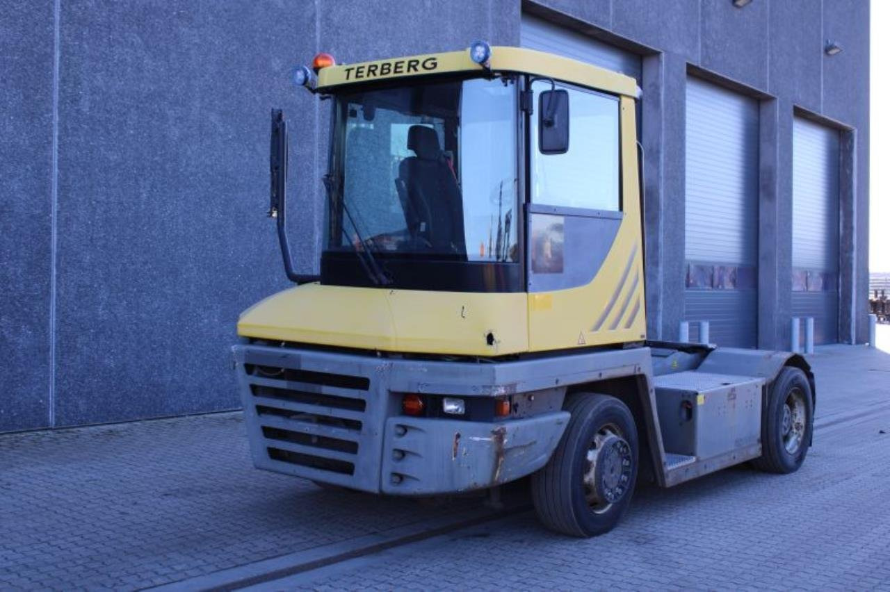 Terberg RT223 - Terminálový traktor: obrázek 2 Terberg RT223 - Terminálový traktor: obrázek 2