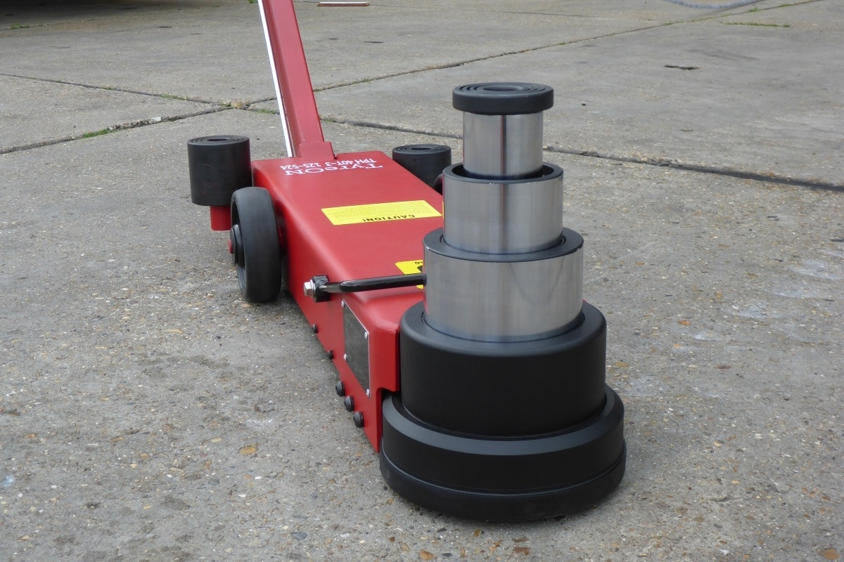 TPH40T-3 Air hydraulic jack 40 Tons - Minimum height 12,5 cm - Vybavení garáže/ Dílny: obrázek 4 TPH40T-3 Air hydraulic jack 40 Tons - Minimum height 12,5 cm - Vybavení garáže/ Dílny: obrázek 4