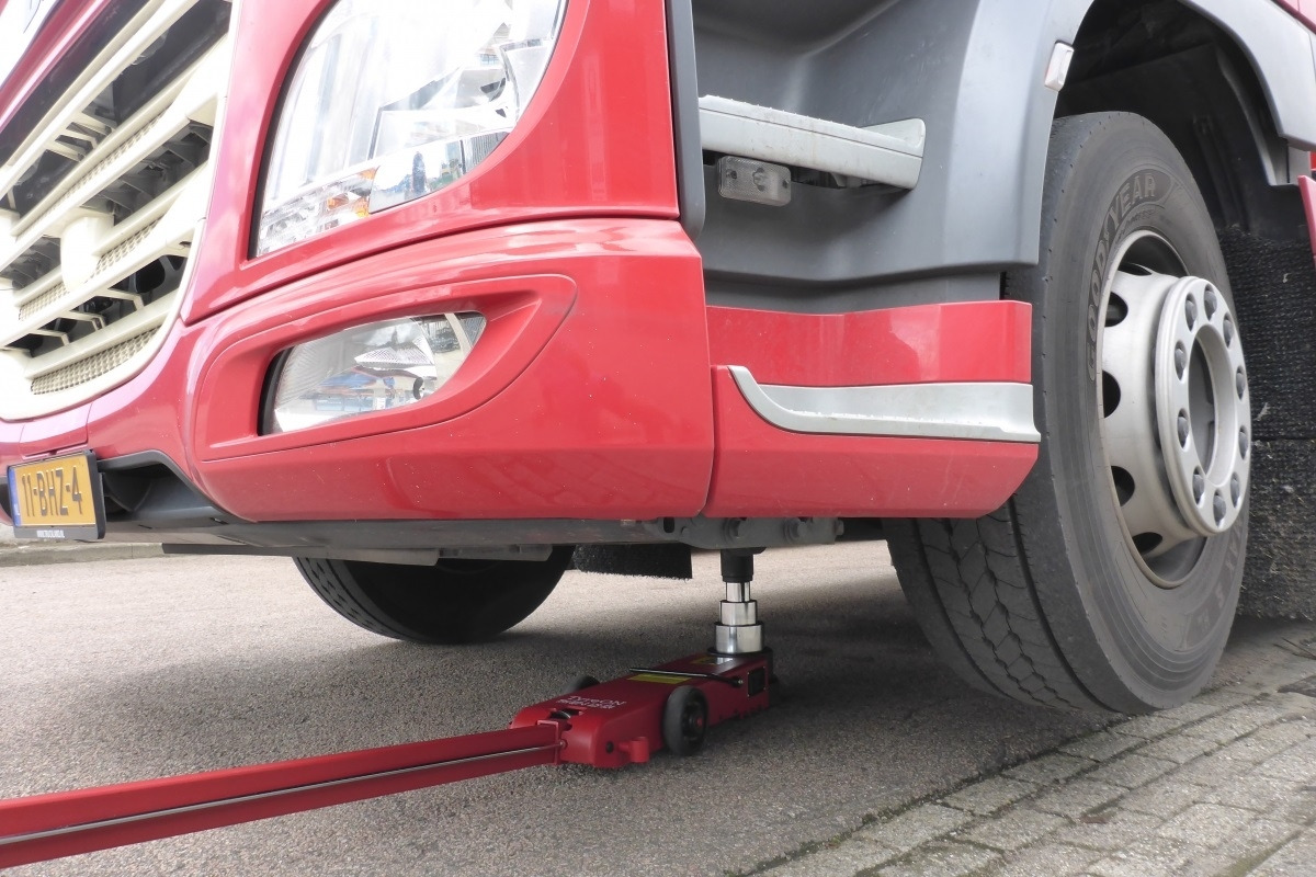 TPH40T-3 Air hydraulic jack 40 Tons - Minimum height 12,5 cm - Vybavení garáže/ Dílny: obrázek 5 TPH40T-3 Air hydraulic jack 40 Tons - Minimum height 12,5 cm - Vybavení garáže/ Dílny: obrázek 5