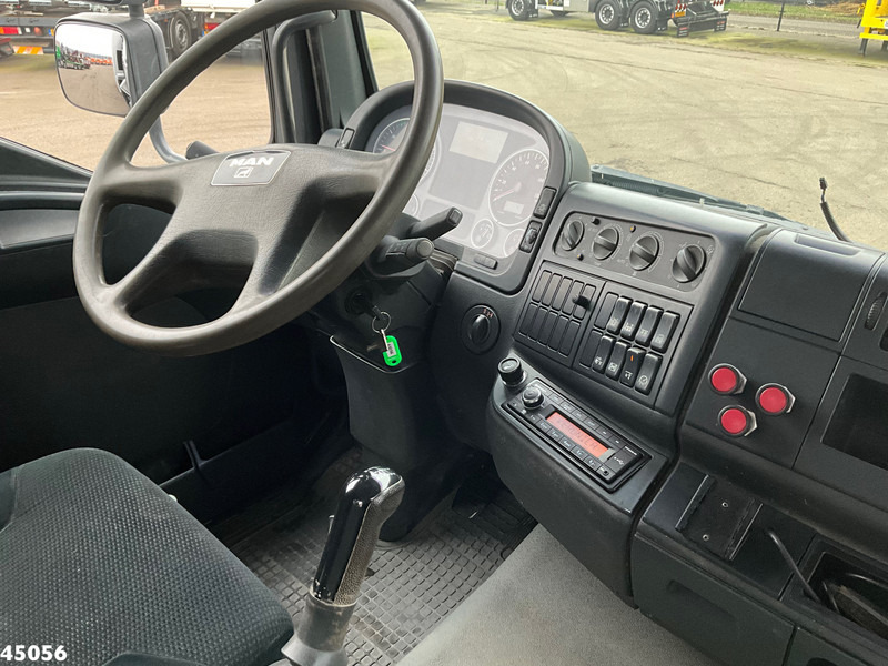 Interior photo 2: Auto s hydraulickou rukou MAN TGA 26.440 Palfinger 23 Tonmeter laadkraan