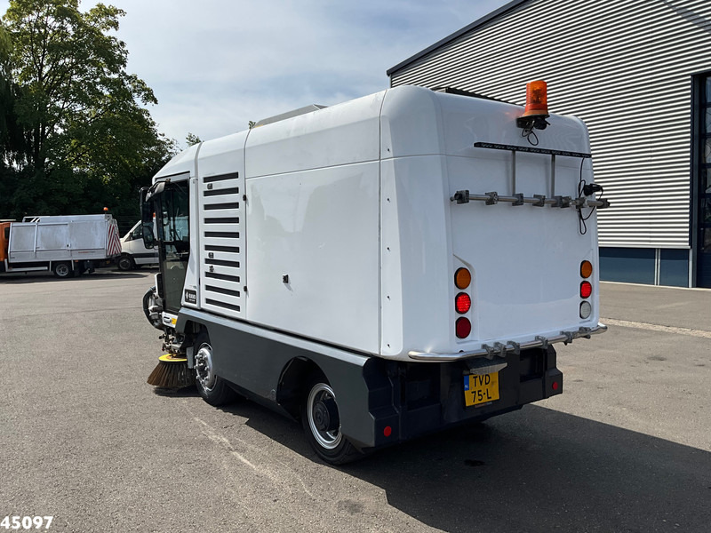 Ravo 540 Euro 6 with 3-rd brush - Zametací vůz: obrázek 3 Ravo 540 Euro 6 with 3-rd brush - Zametací vůz: obrázek 3
