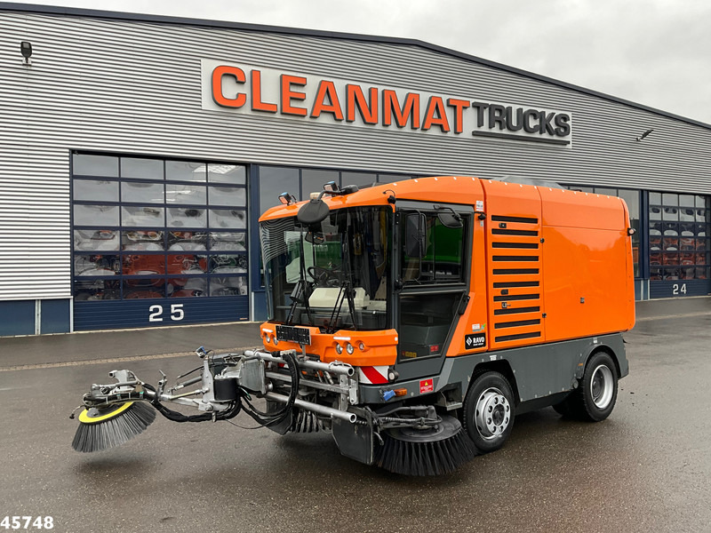 Ravo 580 with 3-rd brush - Zametací vůz: obrázek 2 Ravo 580 with 3-rd brush - Zametací vůz: obrázek 2