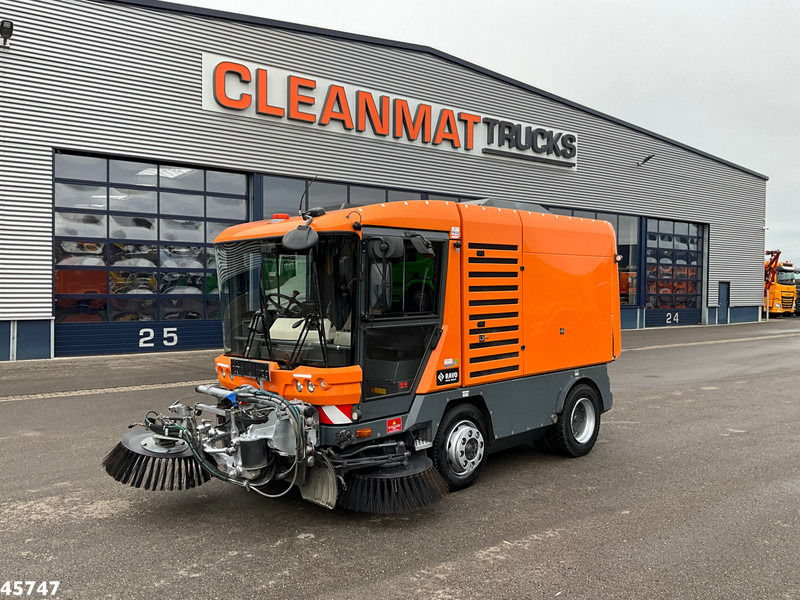 Ravo 580 with 3-rd brush - Zametací vůz: obrázek 3 Ravo 580 with 3-rd brush - Zametací vůz: obrázek 3