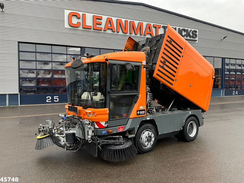 Ravo 580 with 3-rd brush - Zametací vůz: obrázek 1 Ravo 580 with 3-rd brush - Zametací vůz: obrázek 1