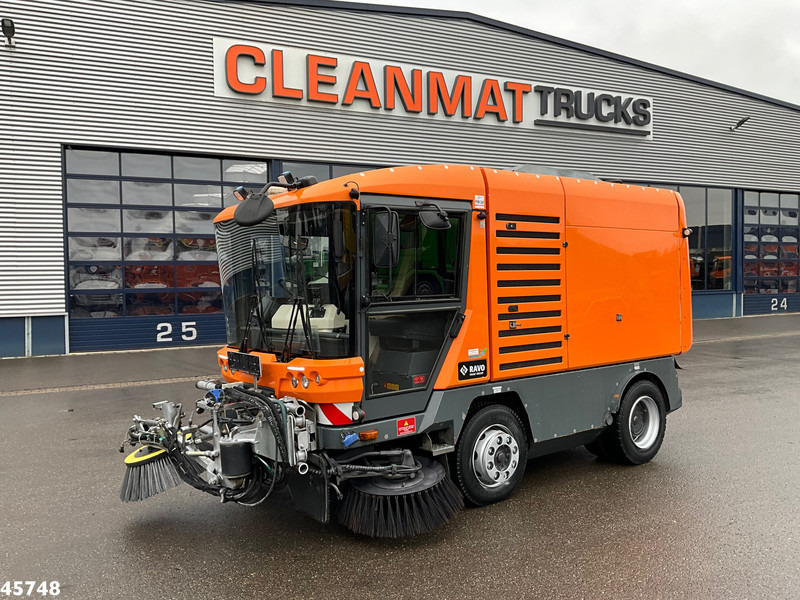 Ravo 580 with 3-rd brush - Zametací vůz: obrázek 3 Ravo 580 with 3-rd brush - Zametací vůz: obrázek 3