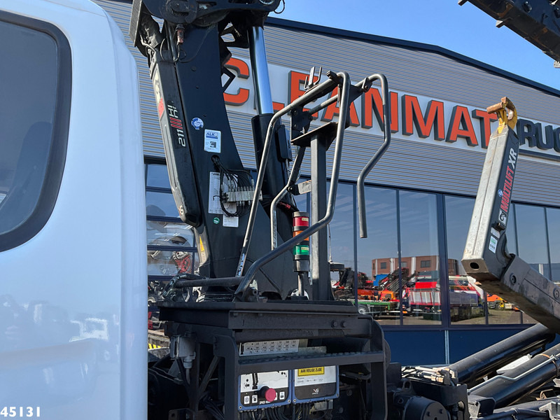 Interior photo 1: Scania P 380 8x4 Euro 5 Hiab 21 Tonmeter laadkraan Just 244.337 km! leasing Scania P 380 8x4 Euro 5 Hiab 21 Tonmeter laadkraan Just 244.337 km!
