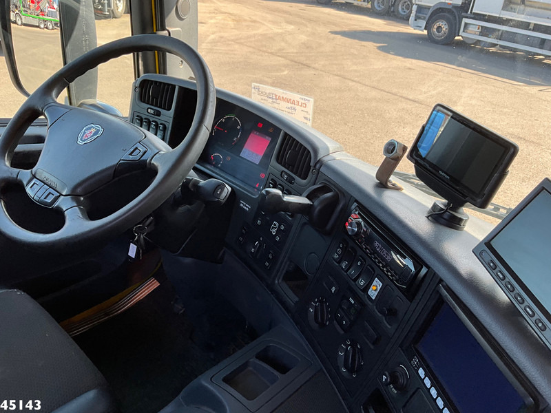 Interior photo 1: Hákový nosič kontejnerů Scania P 450 Euro 6 Hyvalift 26 Ton haakarmsysteem