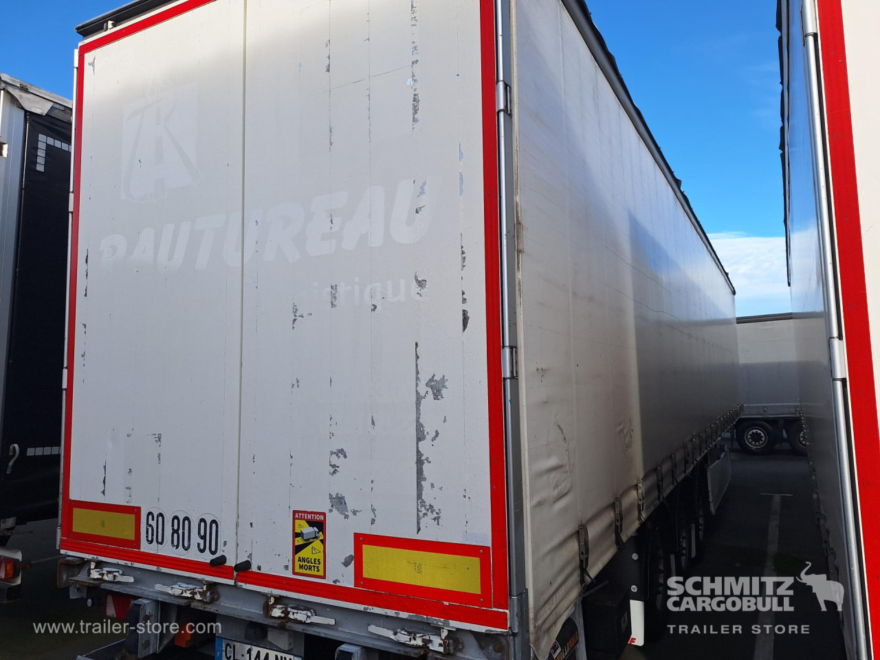 FRUEHAUF Curtainsider Standard Taillift - Plachtový návěs: obrázek 1 FRUEHAUF Curtainsider Standard Taillift - Plachtový návěs: obrázek 1