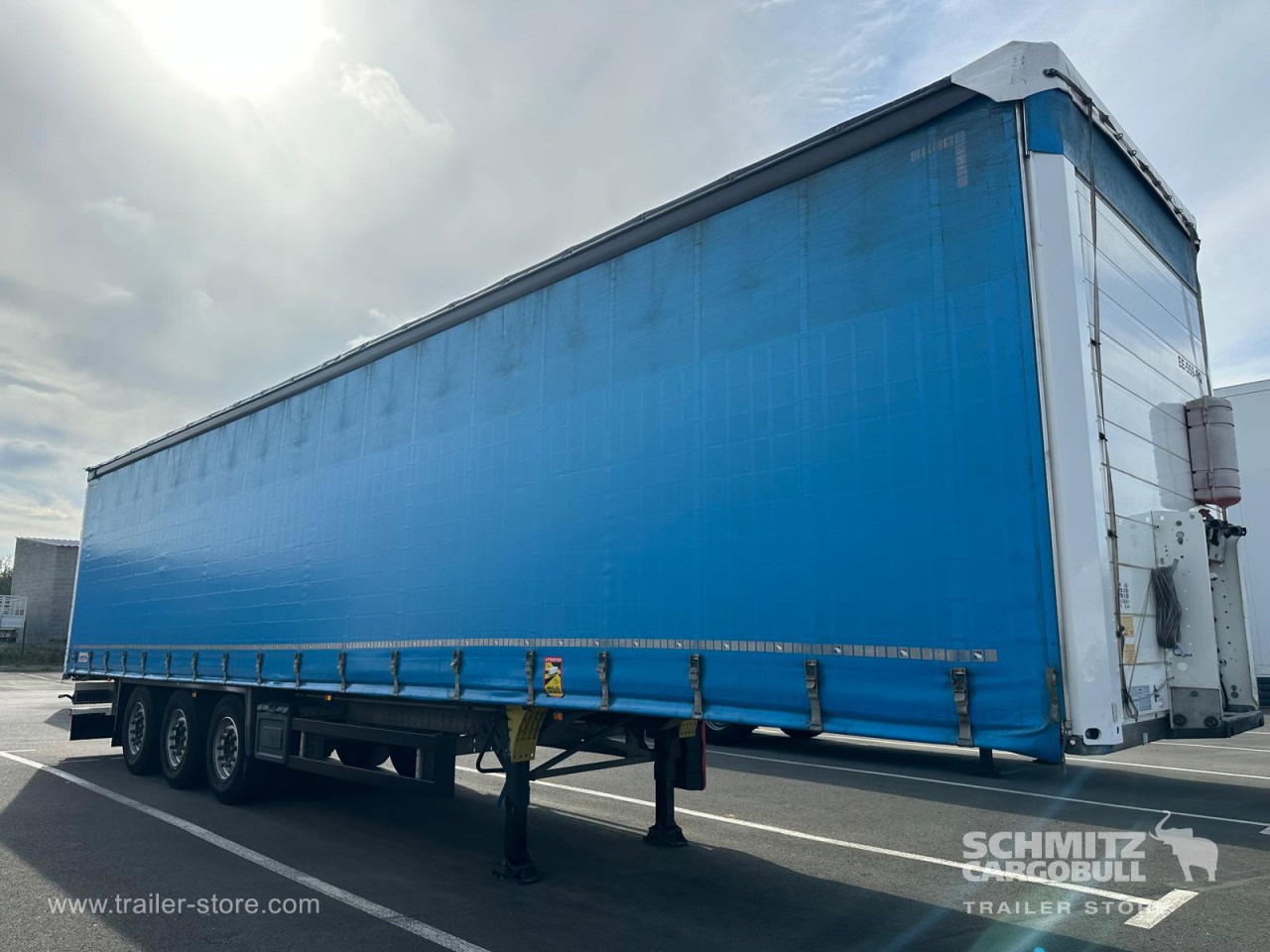 SCHMITZ Curtainsider Standard - Plachtový návěs: obrázek 1 SCHMITZ Curtainsider Standard - Plachtový návěs: obrázek 1