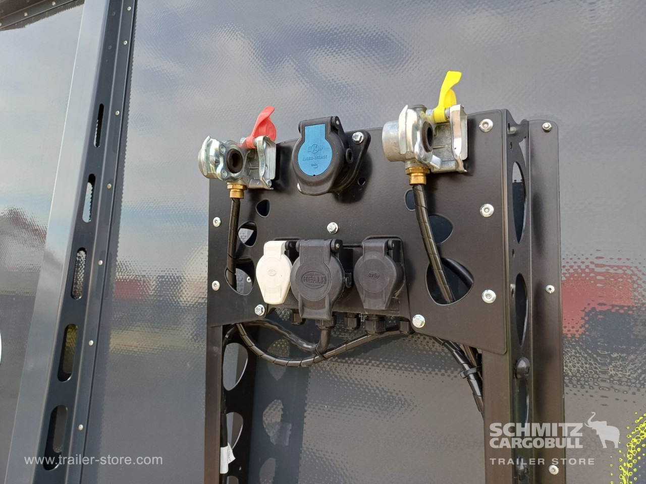 BERGER Auflieger Curtainsider Standard - Plachtový návěs: obrázek 2 BERGER Auflieger Curtainsider Standard - Plachtový návěs: obrázek 2