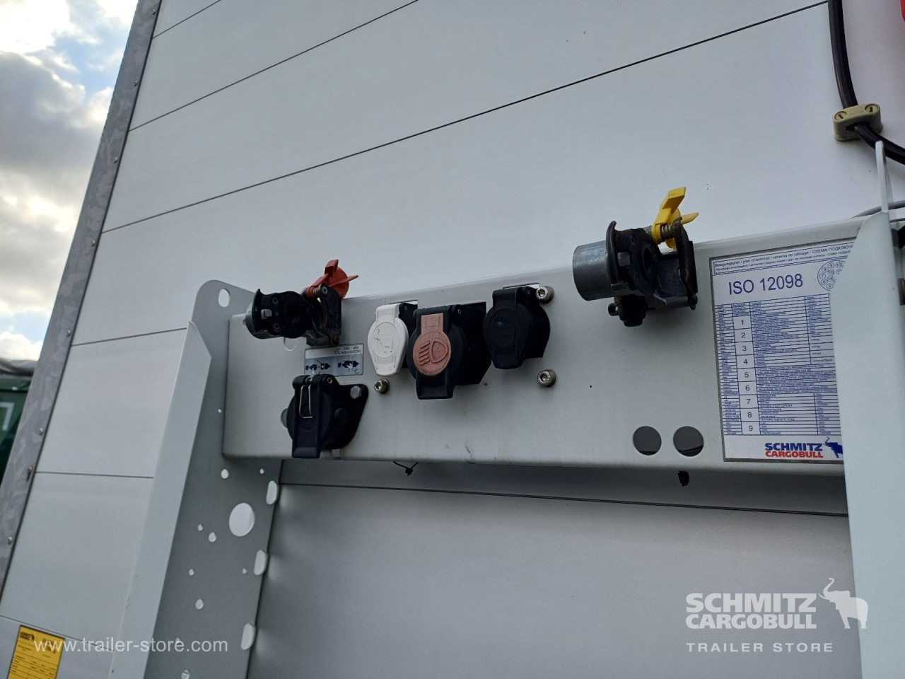SCHMITZ Auflieger Curtainsider Standard - Plachtový návěs: obrázek 2 SCHMITZ Auflieger Curtainsider Standard - Plachtový návěs: obrázek 2