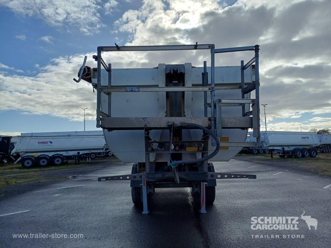 Sklápěcí návěs SCHMITZ Auflieger Kipper Stahlrundmulde 24m³: obrázek 9 Sklápěcí návěs SCHMITZ Auflieger Kipper Stahlrundmulde 24m³: obrázek 9