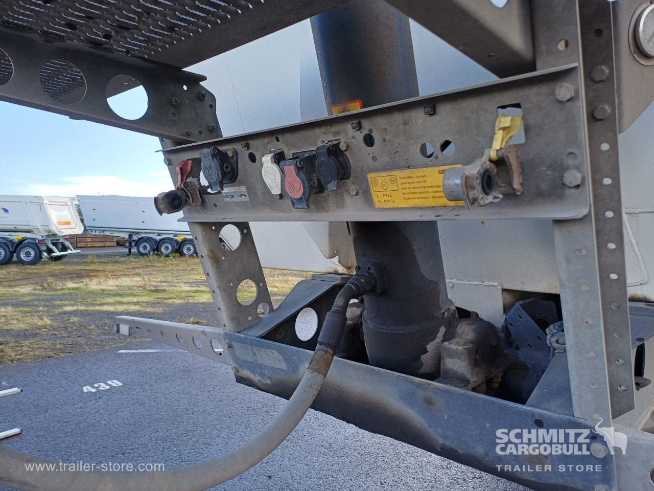 Sklápěcí návěs SCHMITZ Auflieger Kipper Stahlrundmulde 24m³: obrázek 10 Sklápěcí návěs SCHMITZ Auflieger Kipper Stahlrundmulde 24m³: obrázek 10