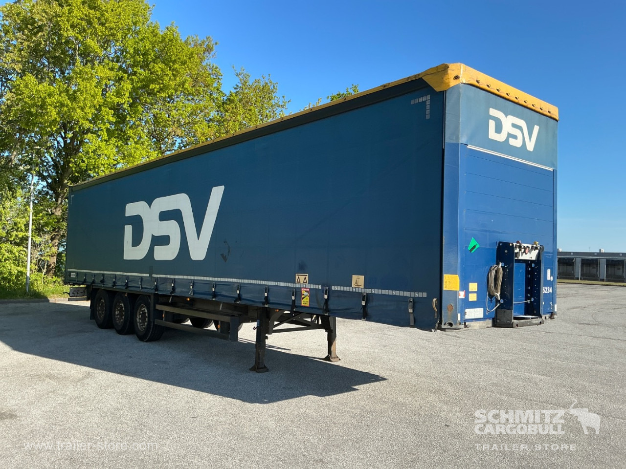 SCHMITZ Curtainsider Standard - Plachtový návěs: obrázek 1 SCHMITZ Curtainsider Standard - Plachtový návěs: obrázek 1