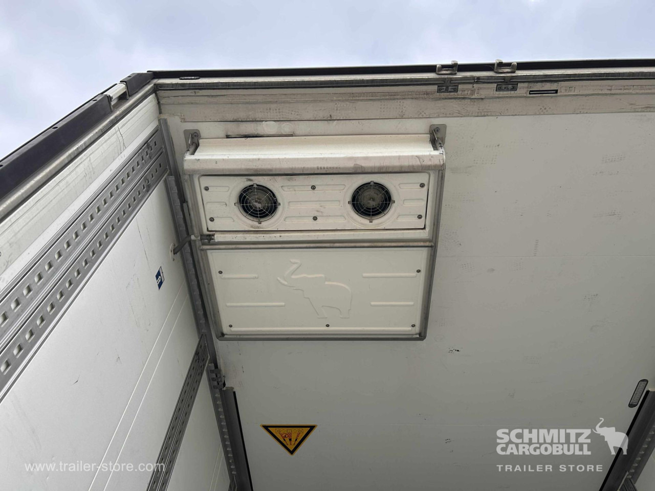 SCHMITZ Reefer Multitemp Double deck - Izotermický návěs: obrázek 3 SCHMITZ Reefer Multitemp Double deck - Izotermický návěs: obrázek 3
