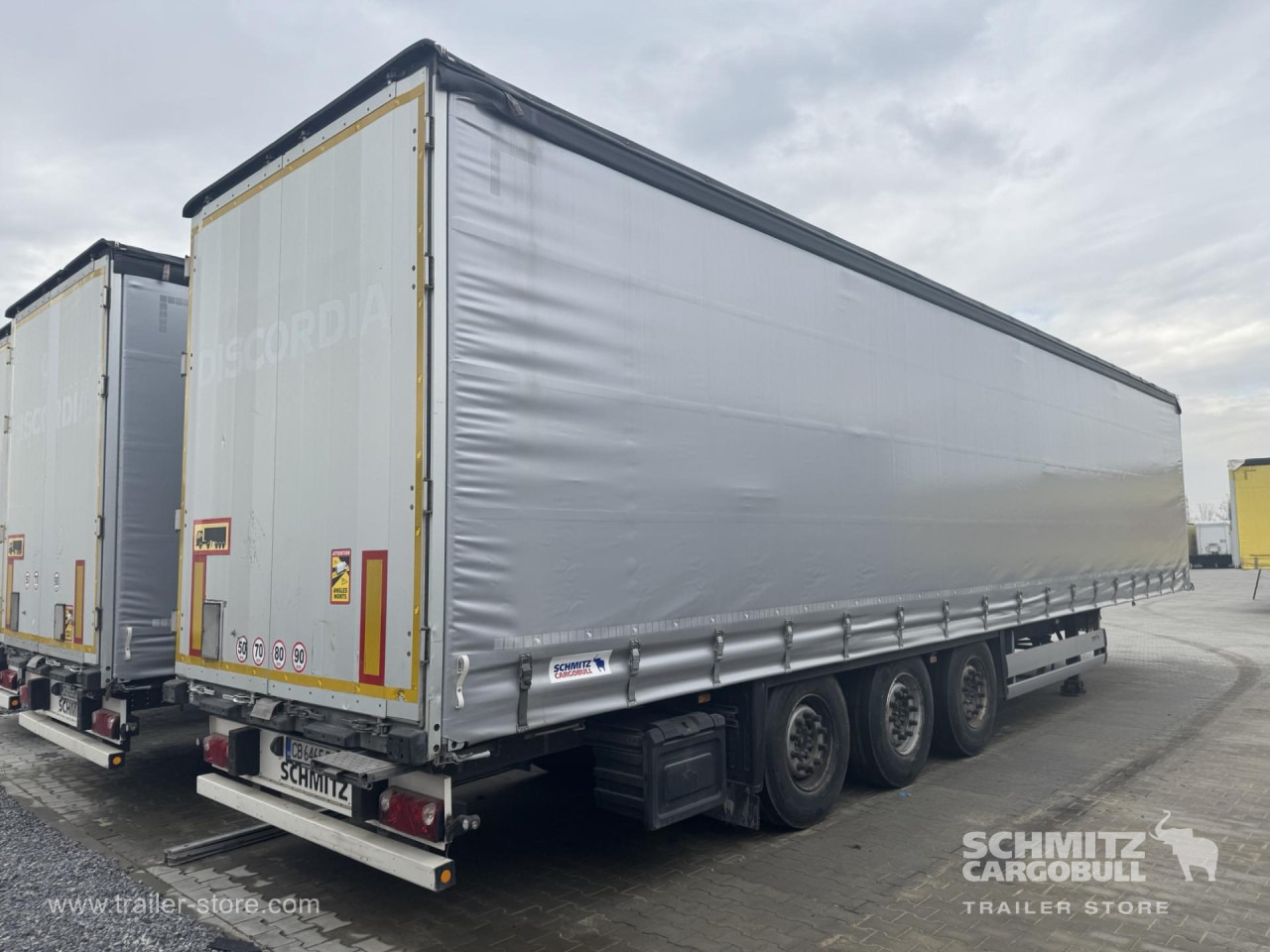 SCHMITZ Curtainsider Standard - Plachtový návěs: obrázek 4 SCHMITZ Curtainsider Standard - Plachtový návěs: obrázek 4