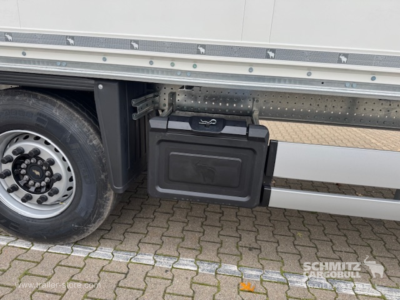 SCHMITZ Oplegger Kasten Standard Taillift - Skříňový návěs: obrázek 2 SCHMITZ Oplegger Kasten Standard Taillift - Skříňový návěs: obrázek 2