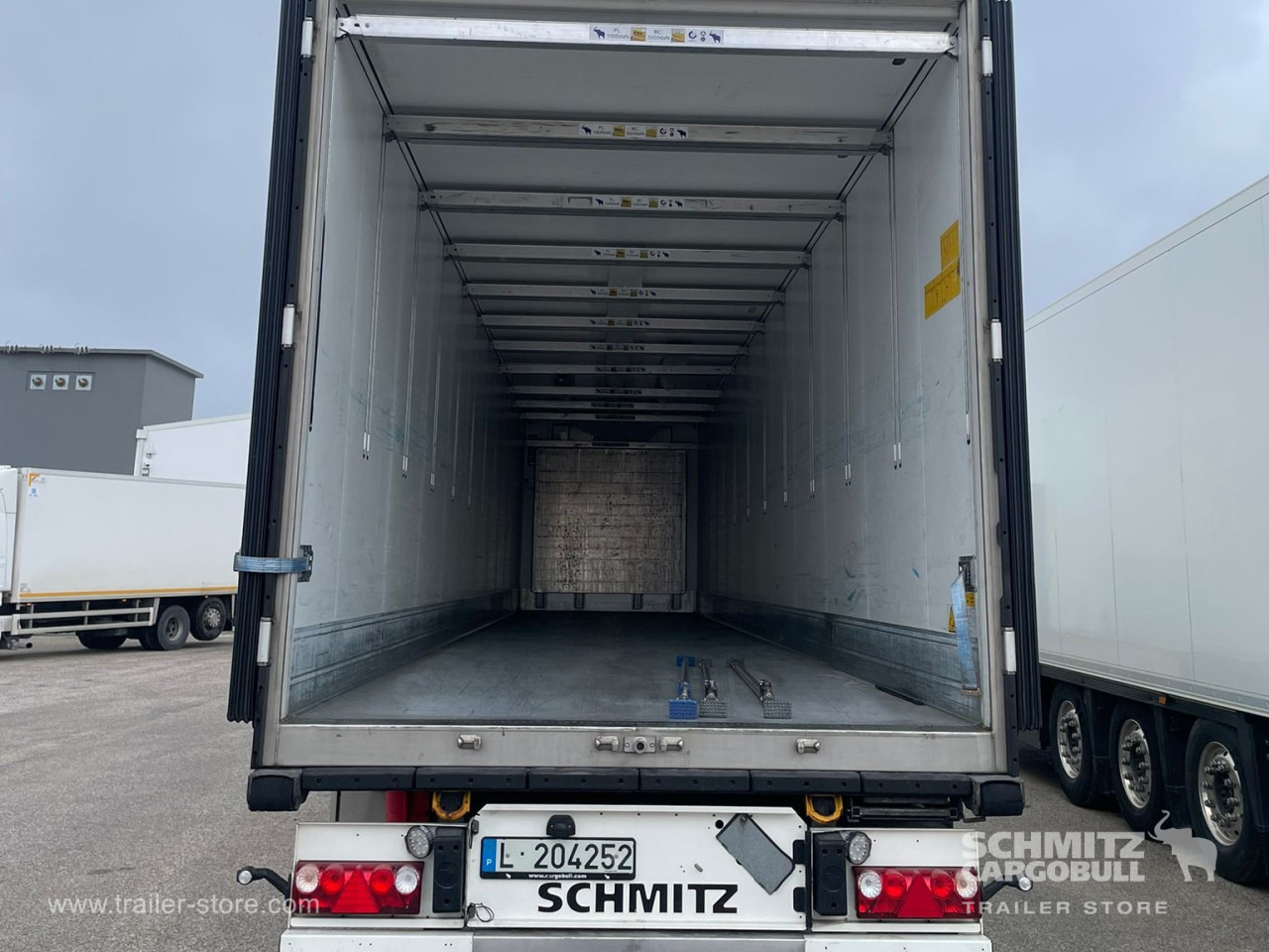 SCHMITZ Reefer Standard Double deck - Izotermický návěs: obrázek 2 SCHMITZ Reefer Standard Double deck - Izotermický návěs: obrázek 2