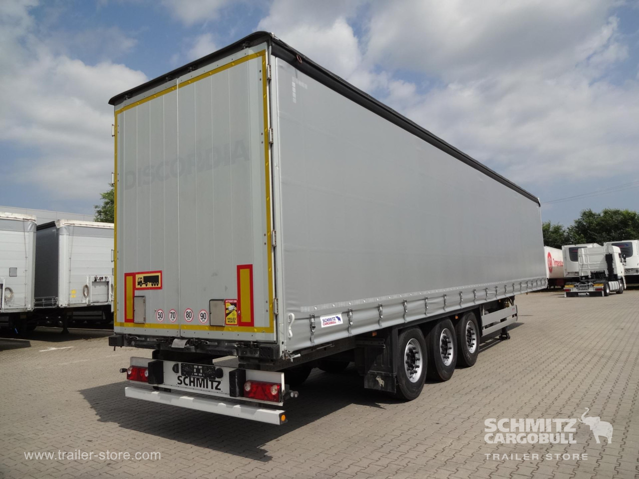 SCHMITZ Curtainsider Standard - Plachtový návěs: obrázek 1 SCHMITZ Curtainsider Standard - Plachtový návěs: obrázek 1