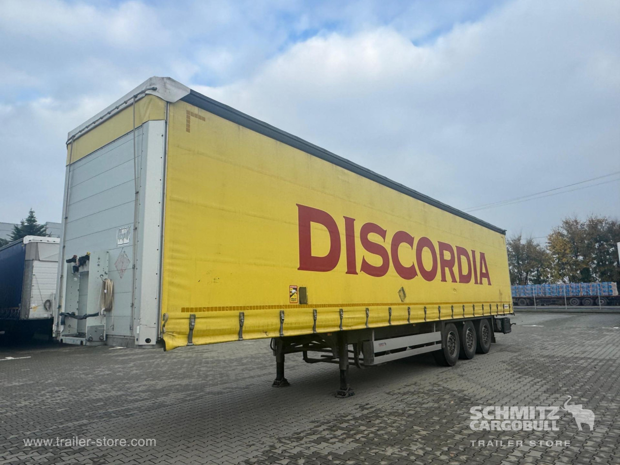 SCHMITZ Curtainsider Standard - Plachtový návěs: obrázek 1 SCHMITZ Curtainsider Standard - Plachtový návěs: obrázek 1