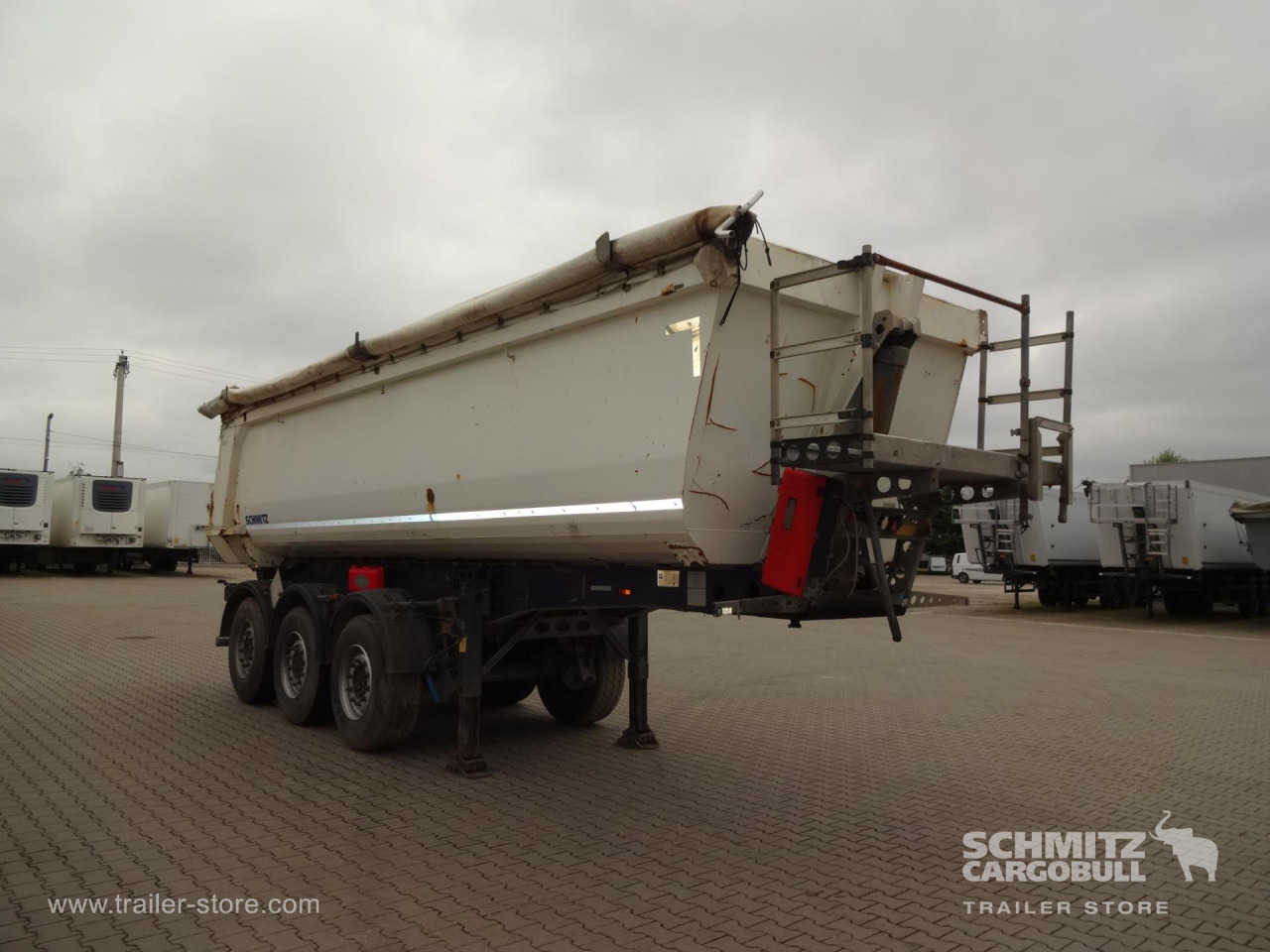 SCHMITZ Tipper Steel half pipe body 28m³ - Sklápěcí návěs: obrázek 4 SCHMITZ Tipper Steel half pipe body 28m³ - Sklápěcí návěs: obrázek 4