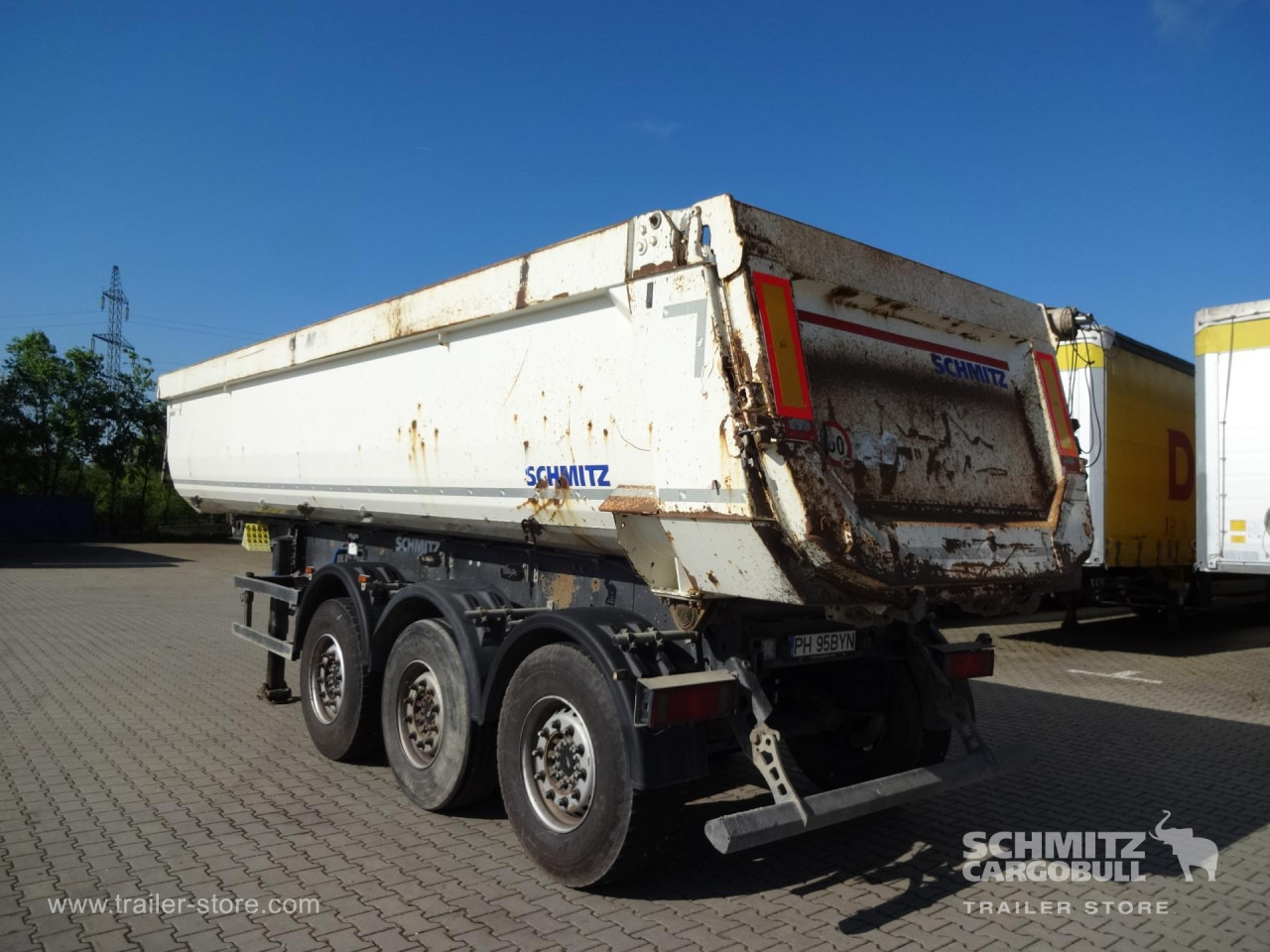SCHMITZ Tipper Steel half pipe body 28m³ - Sklápěcí návěs: obrázek 1 SCHMITZ Tipper Steel half pipe body 28m³ - Sklápěcí návěs: obrázek 1