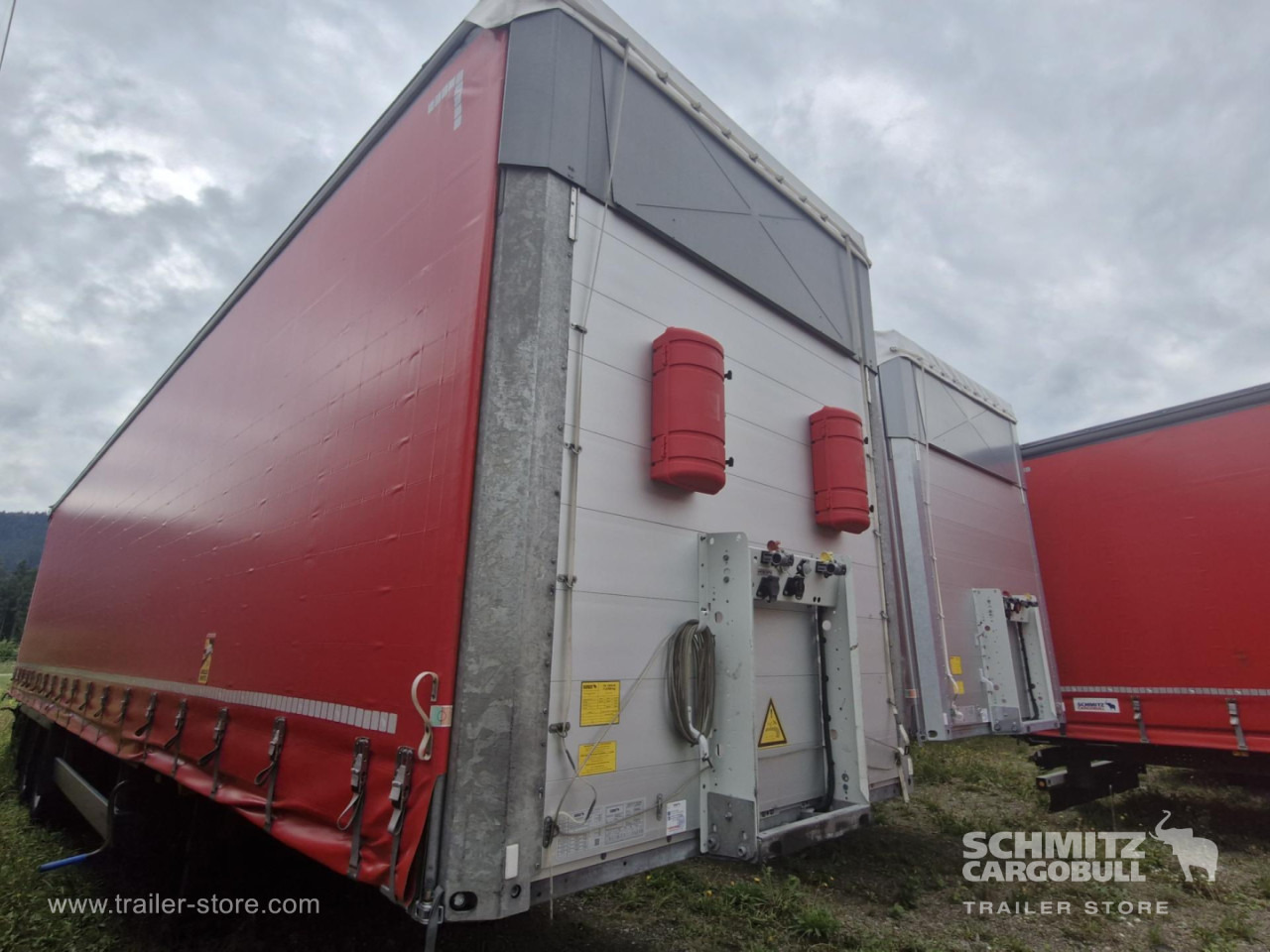 SCHMITZ Curtainsider Varios - Plachtový návěs: obrázek 1 SCHMITZ Curtainsider Varios - Plachtový návěs: obrázek 1