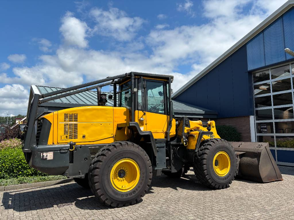 Komatsu WA 320-5 - Kolový nakladač: obrázek 4 Komatsu WA 320-5 - Kolový nakladač: obrázek 4