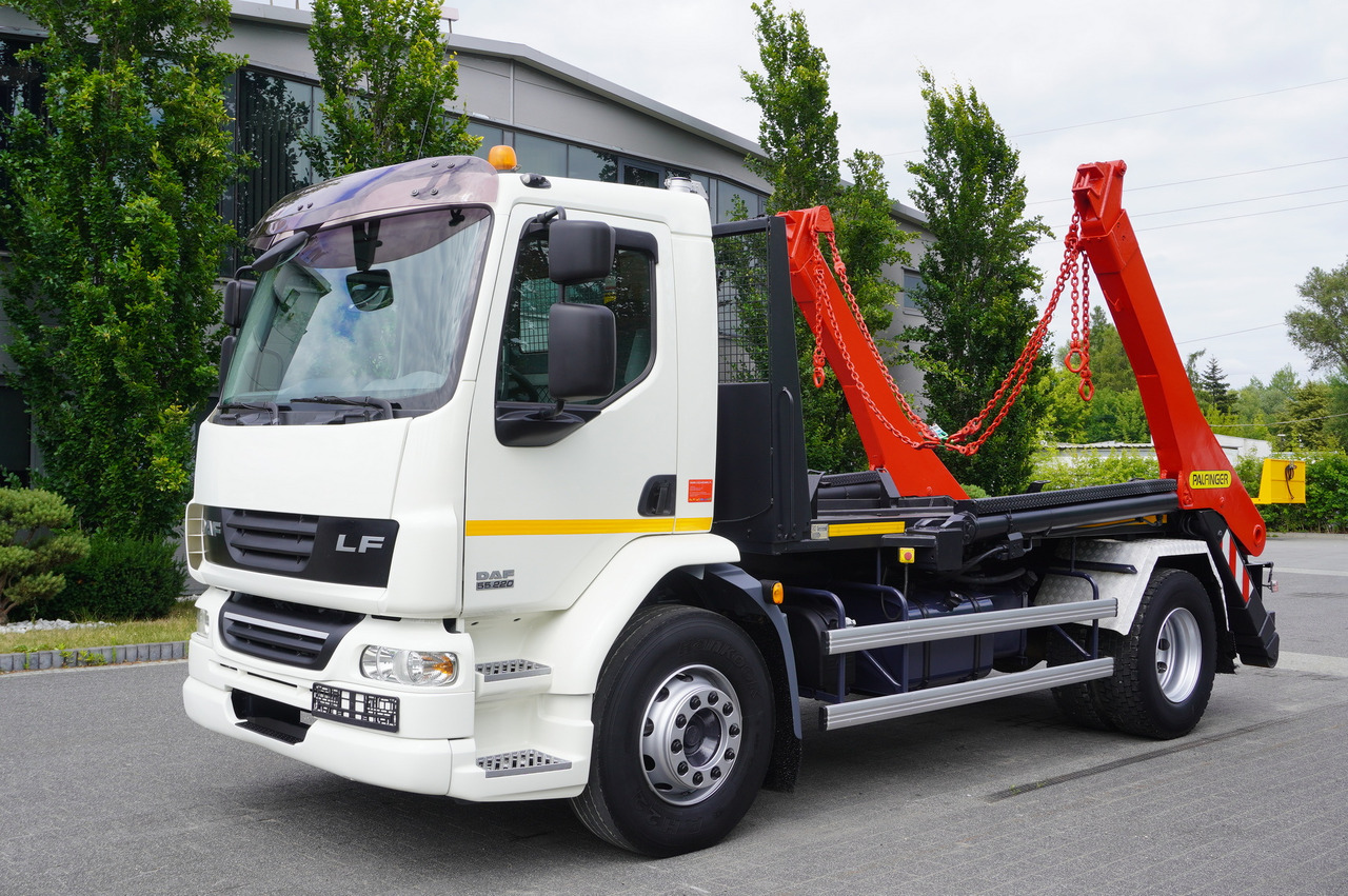 DAF LF 55.220 Skip loader GUIMA PALFINGER M14T - Ramenový nosič kontajnerov: obrázek 1 DAF LF 55.220 Skip loader GUIMA PALFINGER M14T - Ramenový nosič kontajnerov: obrázek 1