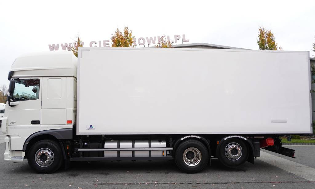 DAF XF 450 6×2 E6 / Refrigerator Lacapitaine / ATP/FRC to 2027 / 18 pallets - Chladírenský nákladní automobil: obrázek 4 DAF XF 450 6×2 E6 / Refrigerator Lacapitaine / ATP/FRC to 2027 / 18 pallets - Chladírenský nákladní automobil: obrázek 4