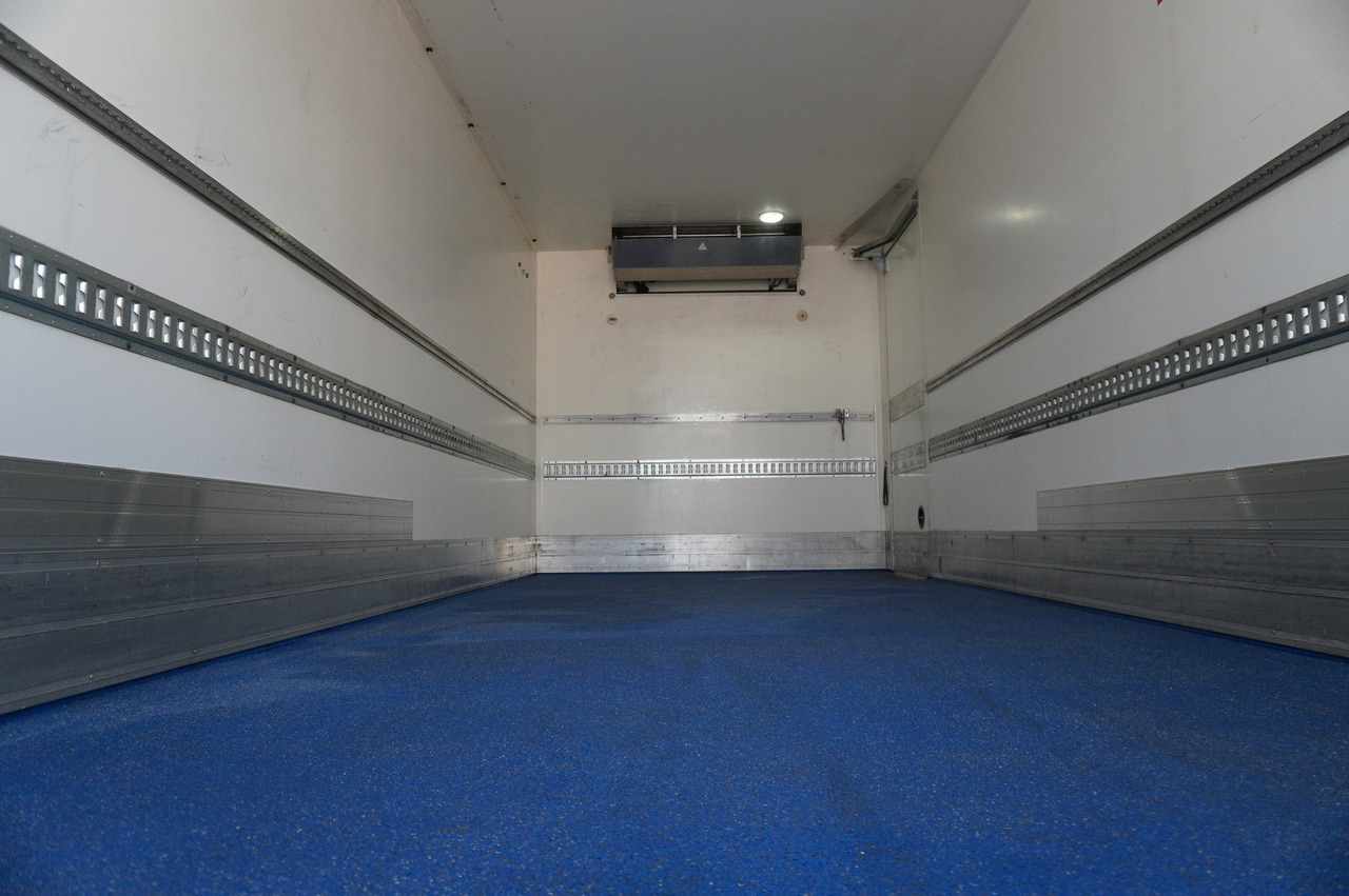 IVECO Eurocargo 100-190 4x2 E6 / Refrigerator / Dhollandia 1.5 T - Chladírenský nákladní automobil: obrázek 5 IVECO Eurocargo 100-190 4x2 E6 / Refrigerator / Dhollandia 1.5 T - Chladírenský nákladní automobil: obrázek 5