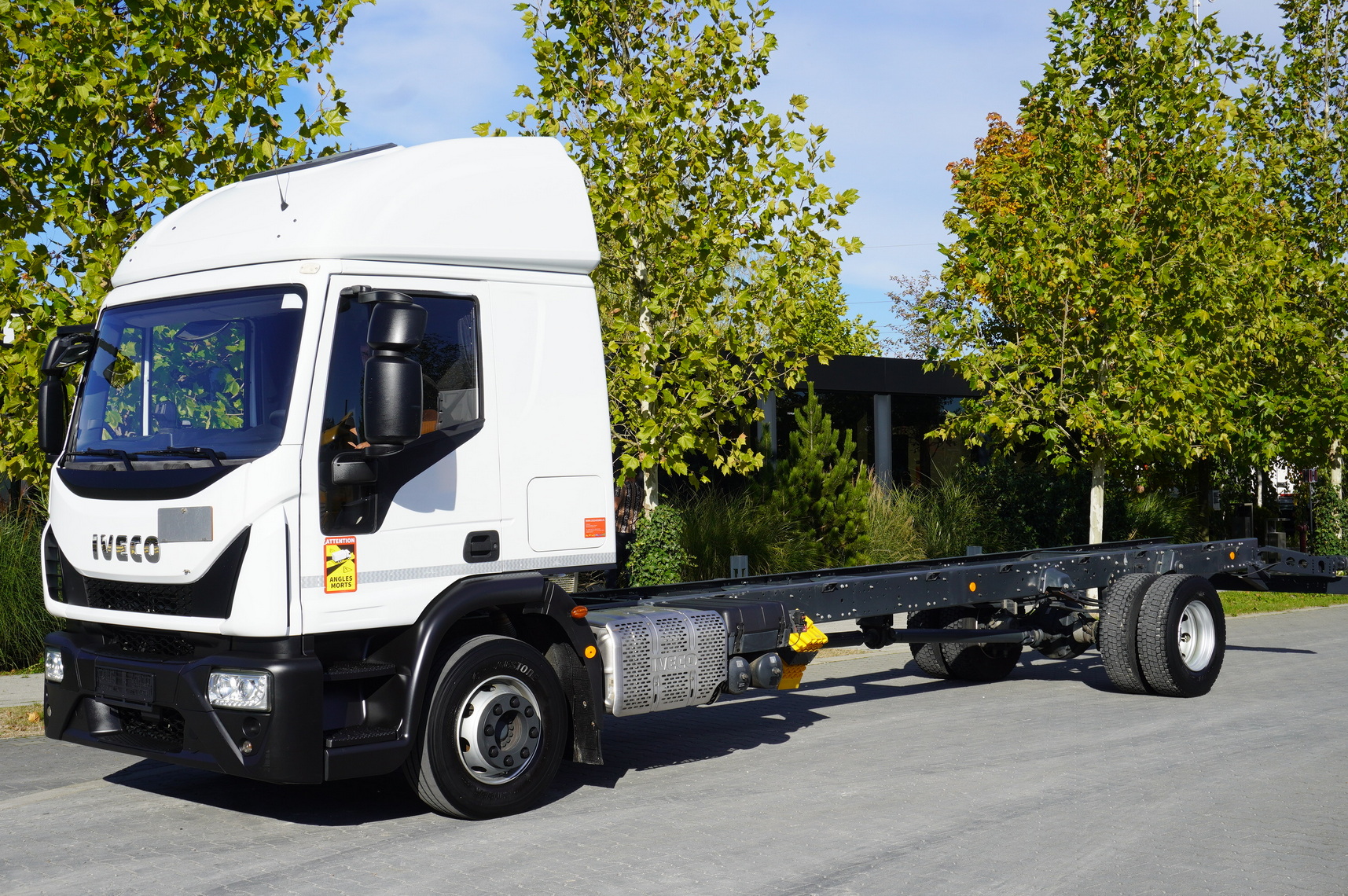 IVECO Eurocargo 140e19 4×2 E6 Glob / ADR / frame 8,1m - Podvozek s kabinou: obrázek 1 IVECO Eurocargo 140e19 4×2 E6 Glob / ADR / frame 8,1m - Podvozek s kabinou: obrázek 1