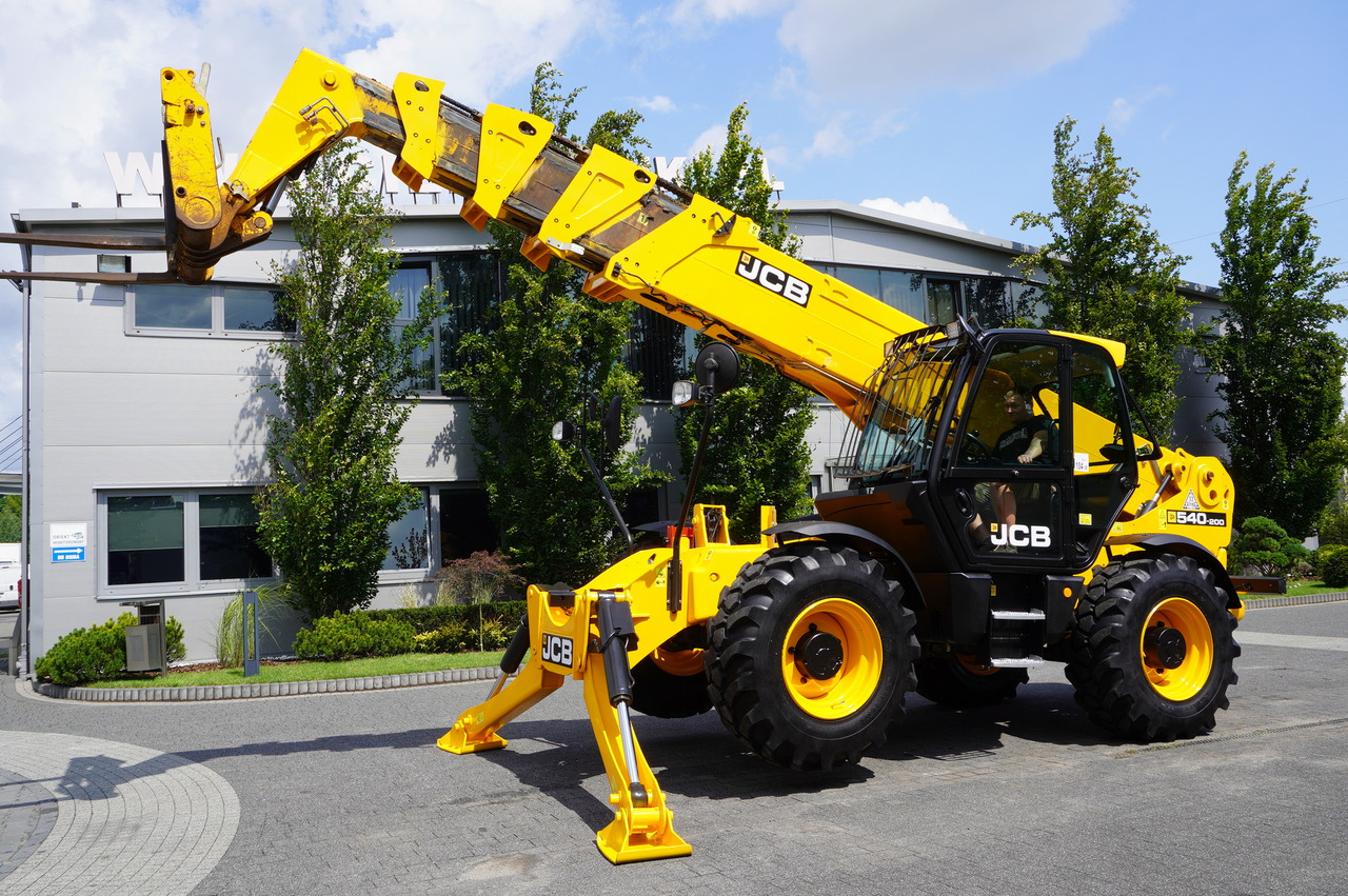 JCB 540-200 Telescopic Loader / 20 m reach / joystick / 2 units - Teleskopický kolový nakladač: obrázek 3 JCB 540-200 Telescopic Loader / 20 m reach / joystick / 2 units - Teleskopický kolový nakladač: obrázek 3