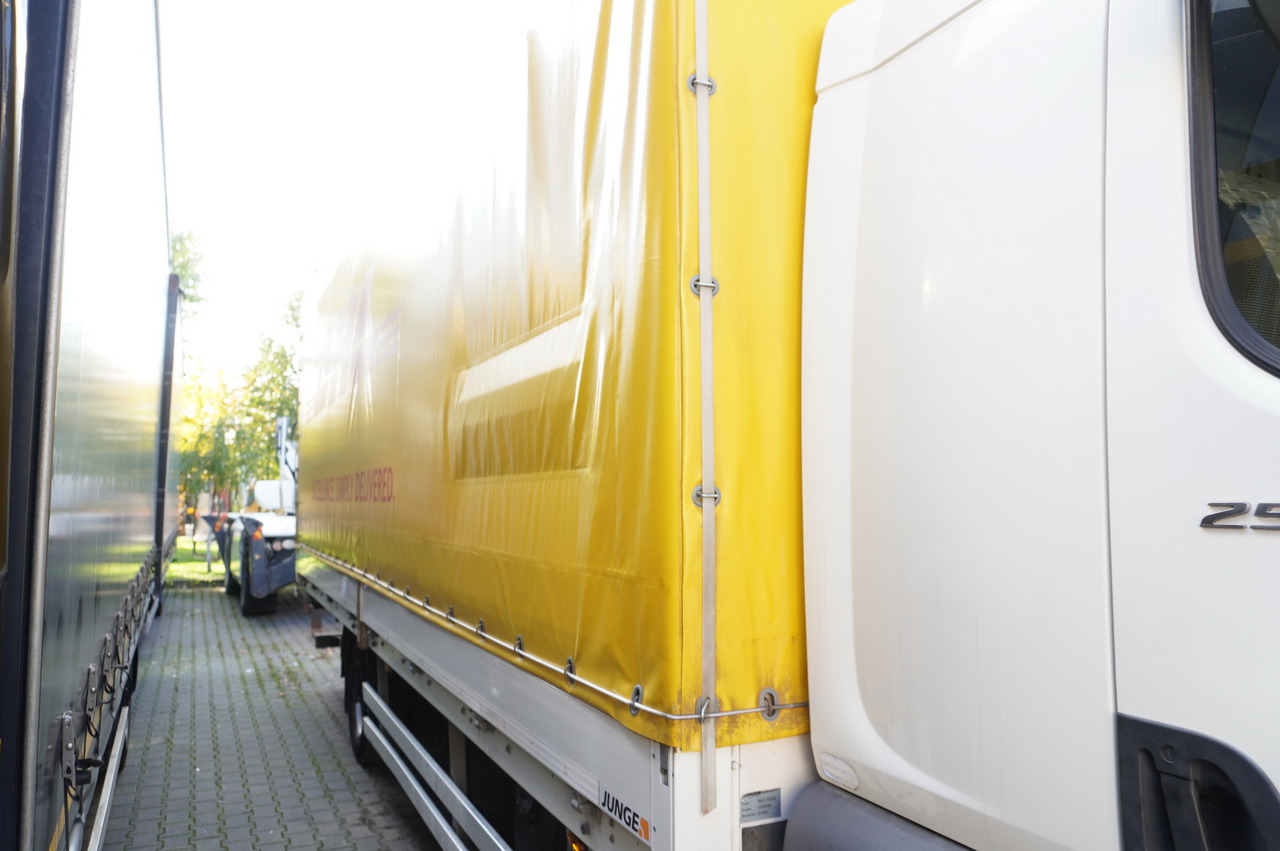 JUNGE Body Tarpaulin JUNGE / 18 Europallets / 2015 - Plachtová nástavba: obrázek 4 JUNGE Body Tarpaulin JUNGE / 18 Europallets / 2015 - Plachtová nástavba: obrázek 4