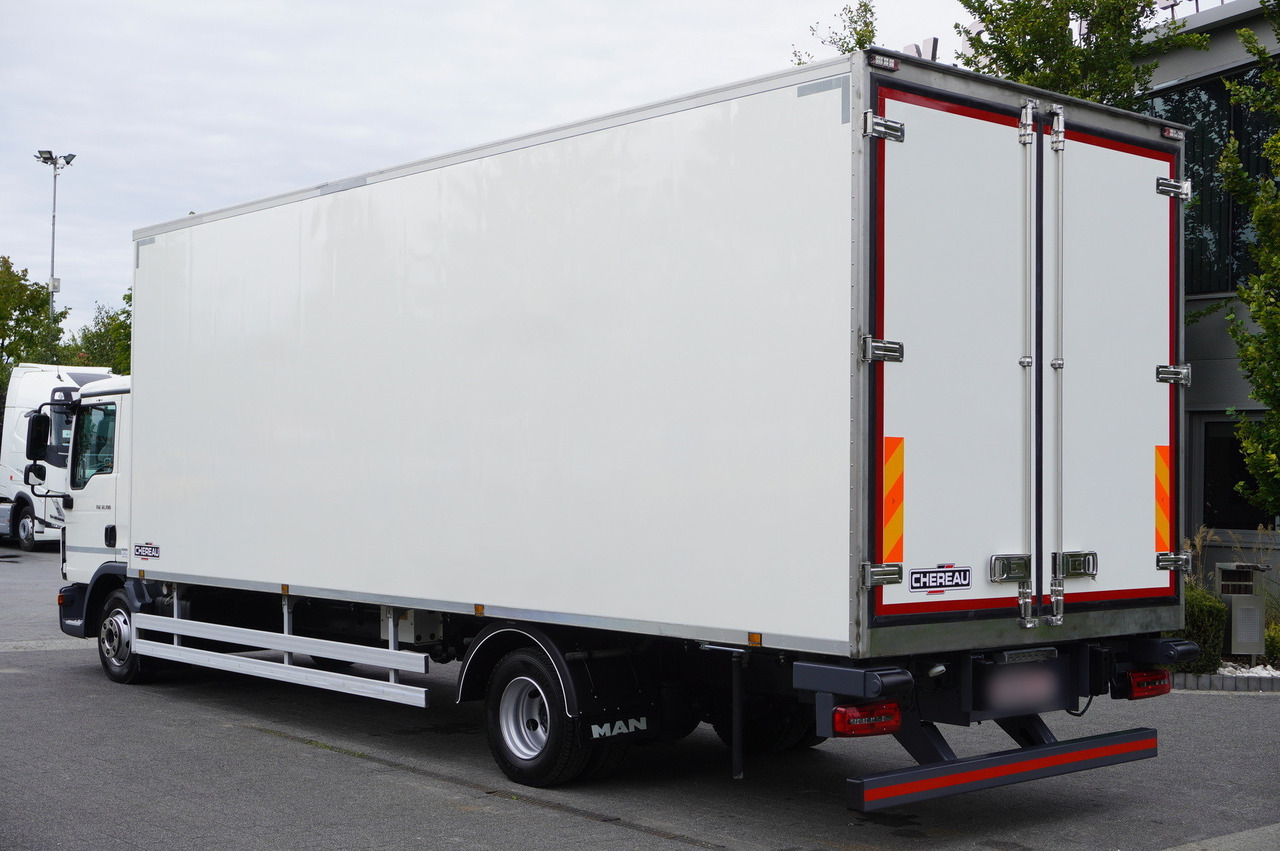 MAN TGL 12.190 / CHEREAU Refrigerator 18 PAL multitemperature / Thermoking T-1200R / 100,000 km - Chladírenský nákladní automobil: obrázek 4 MAN TGL 12.190 / CHEREAU Refrigerator 18 PAL multitemperature / Thermoking T-1200R / 100,000 km - Chladírenský nákladní automobil: obrázek 4