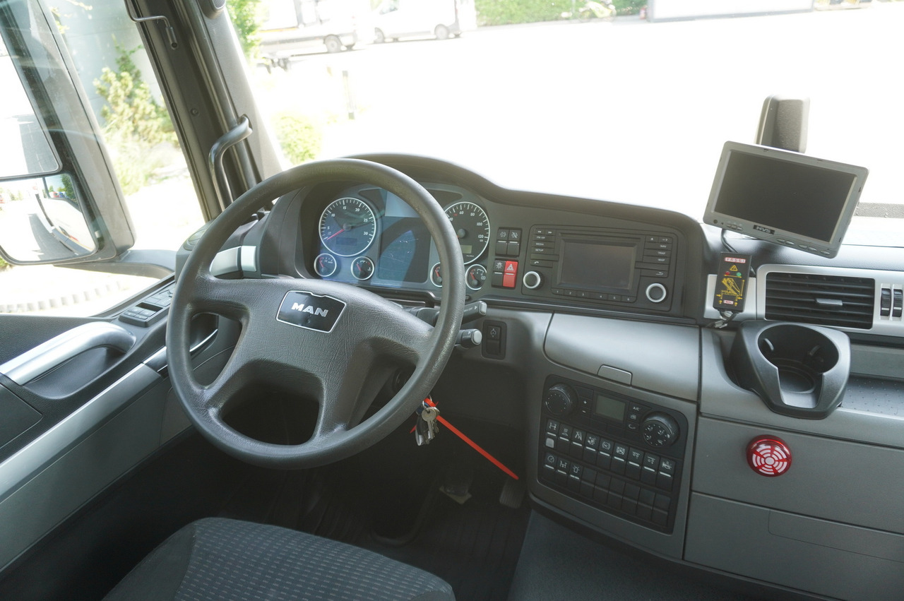 Auto s hydraulickou rukou MAN TGS 26.360 Flatbed / Fassi F175 7.7 T / steered 3rd axle: obrázek 24