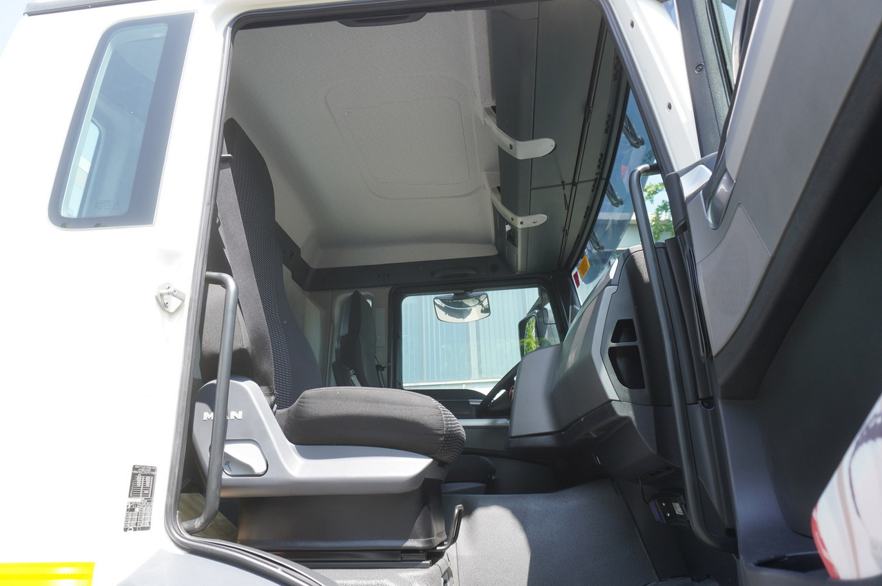 Auto s hydraulickou rukou MAN TGS 26.360 Flatbed / Fassi F175 7.7 T / steered 3rd axle: obrázek 28