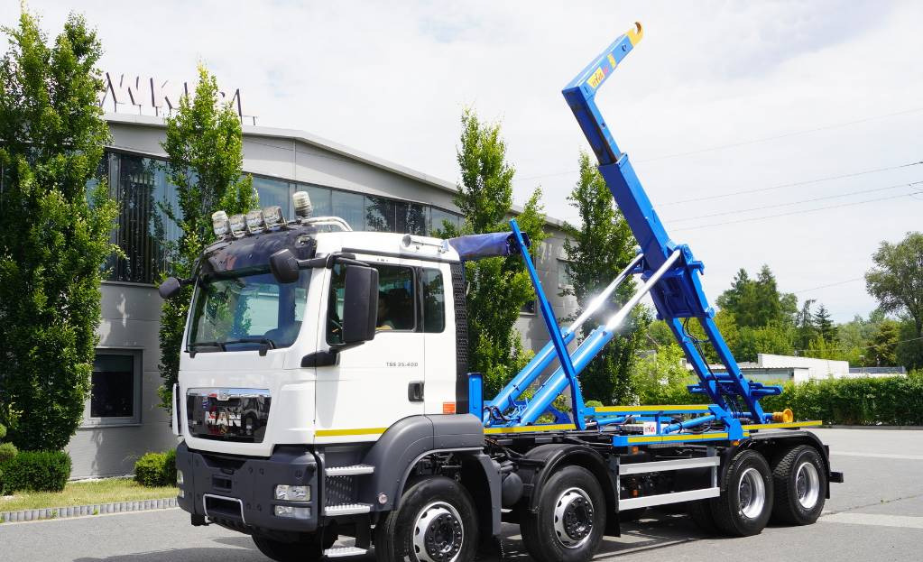 MAN TGS 35.400 8×4 HYVA LIFT 32.56 SE hooklift - Hákový nosič kontejnerů: obrázek 1 MAN TGS 35.400 8×4 HYVA LIFT 32.56 SE hooklift - Hákový nosič kontejnerů: obrázek 1