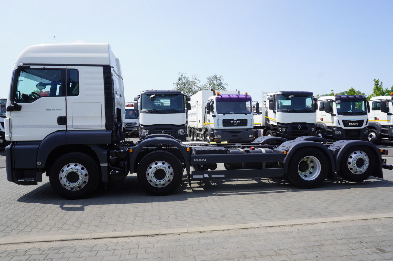 MAN TGS 35.420 8x2 / Chassis 6.4 m / 3 steered axles - Podvozek s kabinou: obrázek 3 MAN TGS 35.420 8x2 / Chassis 6.4 m / 3 steered axles - Podvozek s kabinou: obrázek 3