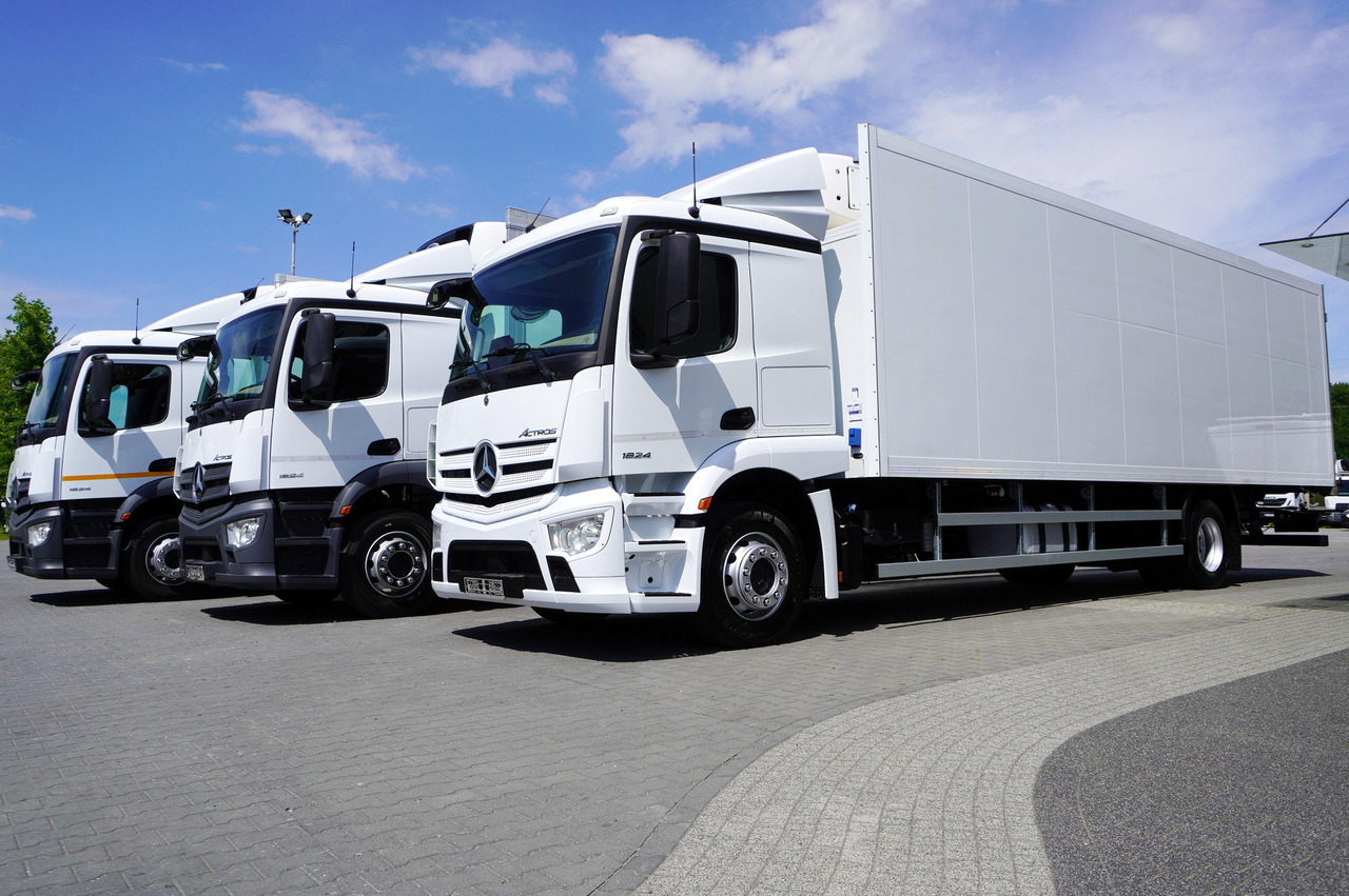 MERCEDES-BENZ Actros 1824 / Refrigerator 22 EPAL / Carrier Supra 1250 / Sleeping cabin / 3 units - Chladírenský nákladní automobil: obrázek 5 MERCEDES-BENZ Actros 1824 / Refrigerator 22 EPAL / Carrier Supra 1250 / Sleeping cabin / 3 units - Chladírenský nákladní automobil: obrázek 5