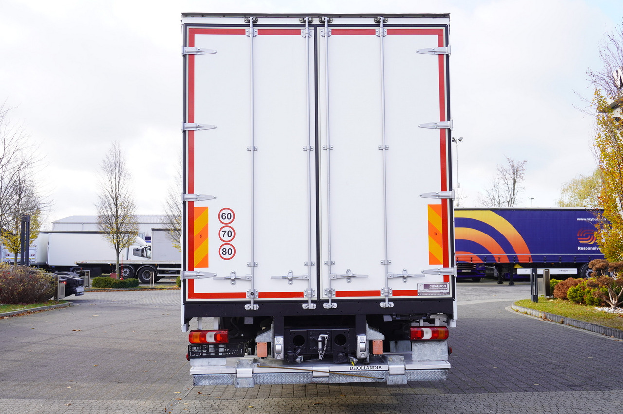 MERCEDES-BENZ Actros 1835 E6 4×2 / Curtainsider 21 pallets / tail lift 1.5t - Plachtový nákladní auto: obrázek 2 MERCEDES-BENZ Actros 1835 E6 4×2 / Curtainsider 21 pallets / tail lift 1.5t - Plachtový nákladní auto: obrázek 2