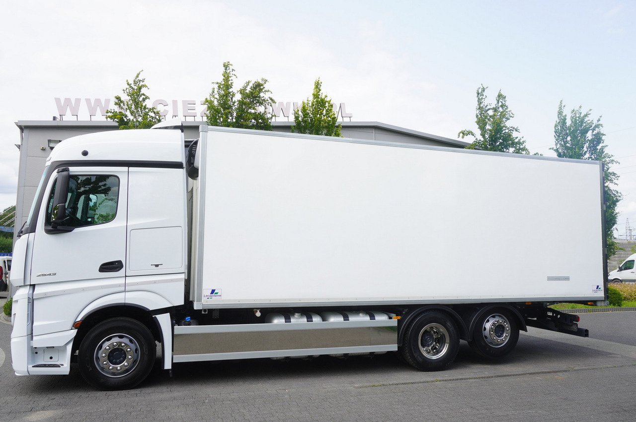 MERCEDES-BENZ Actros 2543 / Lecapitaine Refrigerator Multitemperature / Carrier Supra 950 MT - Chladírenský nákladní automobil: obrázek 2 MERCEDES-BENZ Actros 2543 / Lecapitaine Refrigerator Multitemperature / Carrier Supra 950 MT - Chladírenský nákladní automobil: obrázek 2