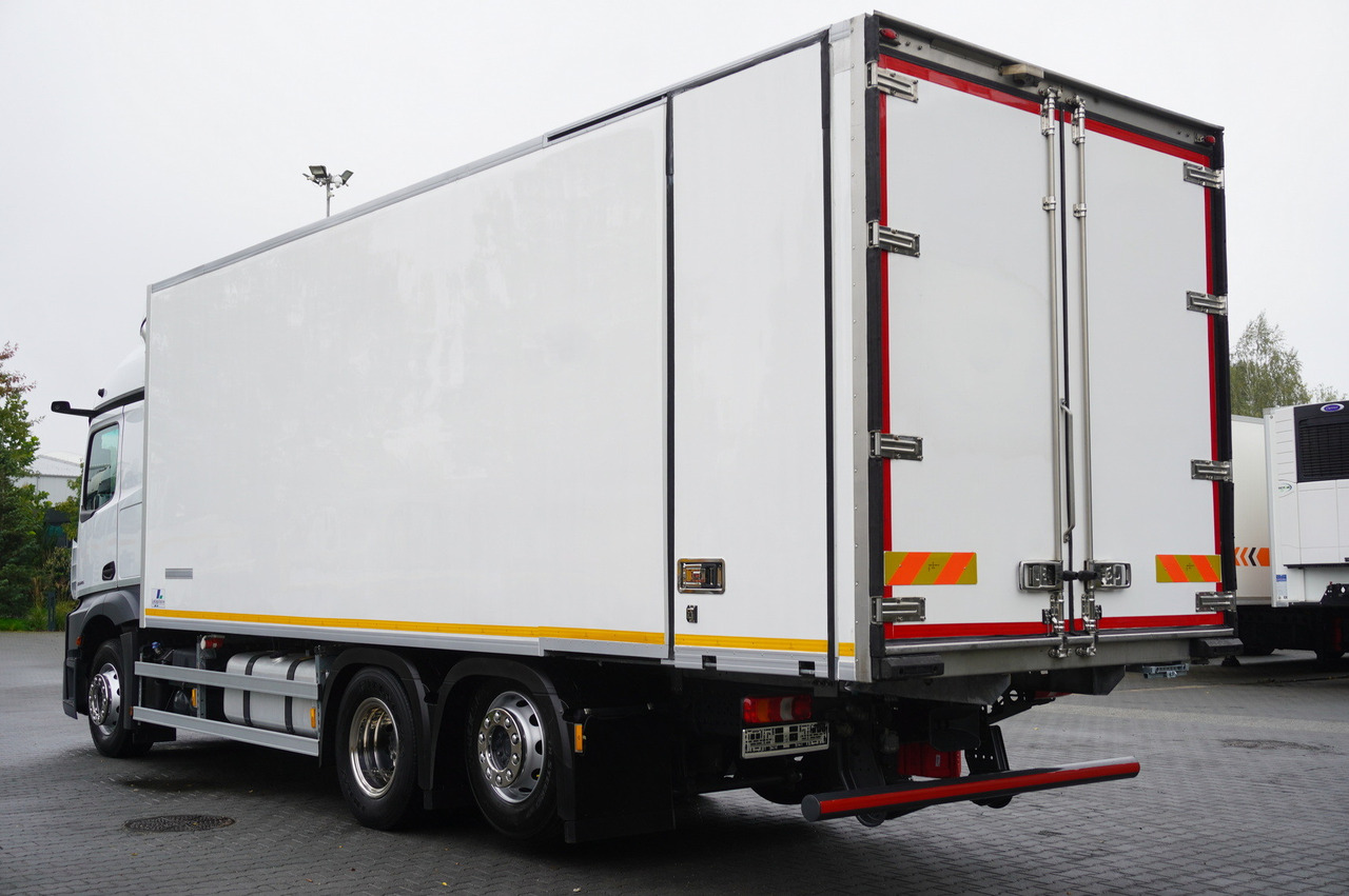 MERCEDES-BENZ Actros 2545 MP5 / Lecapitaine 18 EPAL refrigerator / Bitemperature / Carrier Supra 850 MT / ADR AT - Chladírenský nákladní automobil: obrázek 3 MERCEDES-BENZ Actros 2545 MP5 / Lecapitaine 18 EPAL refrigerator / Bitemperature / Carrier Supra 850 MT / ADR AT - Chladírenský nákladní automobil: obrázek 3