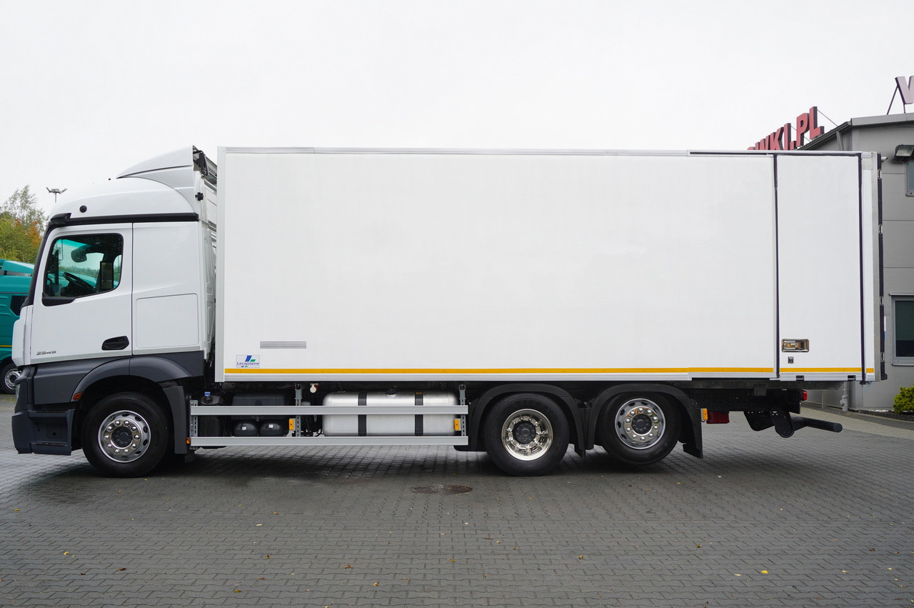 MERCEDES-BENZ Actros 2545 MP5 / Lecapitaine 18 EPAL refrigerator / Bitemperature / Carrier Supra 850 MT / ADR AT - Chladírenský nákladní automobil: obrázek 2 MERCEDES-BENZ Actros 2545 MP5 / Lecapitaine 18 EPAL refrigerator / Bitemperature / Carrier Supra 850 MT / ADR AT - Chladírenský nákladní automobil: obrázek 2