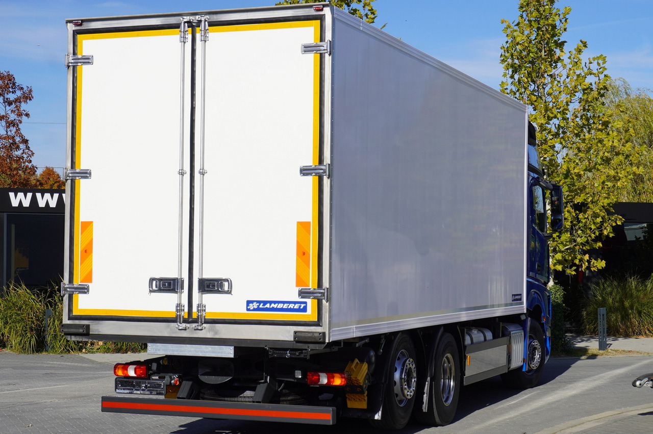 MERCEDES-BENZ Actros 2548 E6 / GIGA / Cab Lounge chair / Lamberet Refrigerator / Carrier Supra 950 - Chladírenský nákladní automobil: obrázek 3 MERCEDES-BENZ Actros 2548 E6 / GIGA / Cab Lounge chair / Lamberet Refrigerator / Carrier Supra 950 - Chladírenský nákladní automobil: obrázek 3