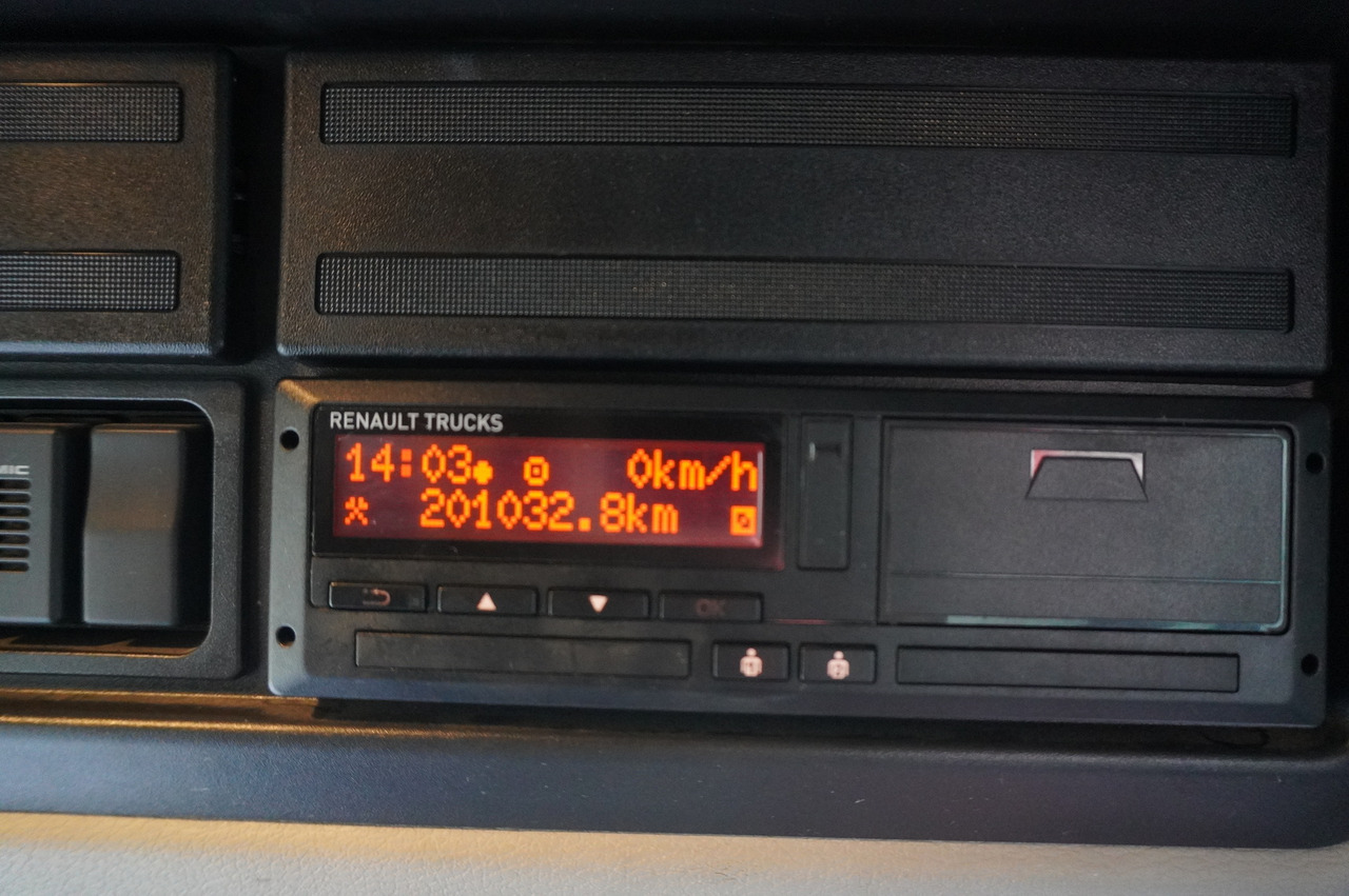 RENAULT C280 DTI 8 / FASSI crane 5.6 T / 560 MTH / range 8 m / Flatbed 15 EPAL - Nákladní automobil valníkový/ Plošinový, Auto s hydraulickou rukou: obrázek 4 RENAULT C280 DTI 8 / FASSI crane 5.6 T / 560 MTH / range 8 m / Flatbed 15 EPAL - Nákladní automobil valníkový/ Plošinový, Auto s hydraulickou rukou: obrázek 4